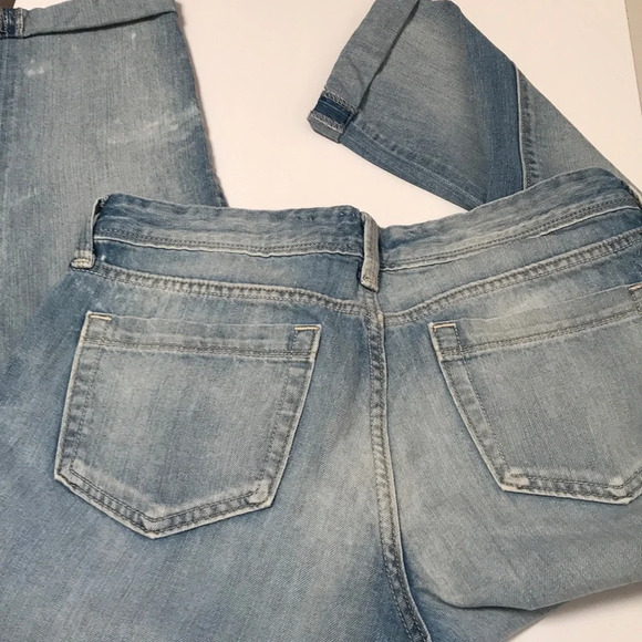 Old Navy ultra blue light wash rolled crop jeans - Picture 2 of 7